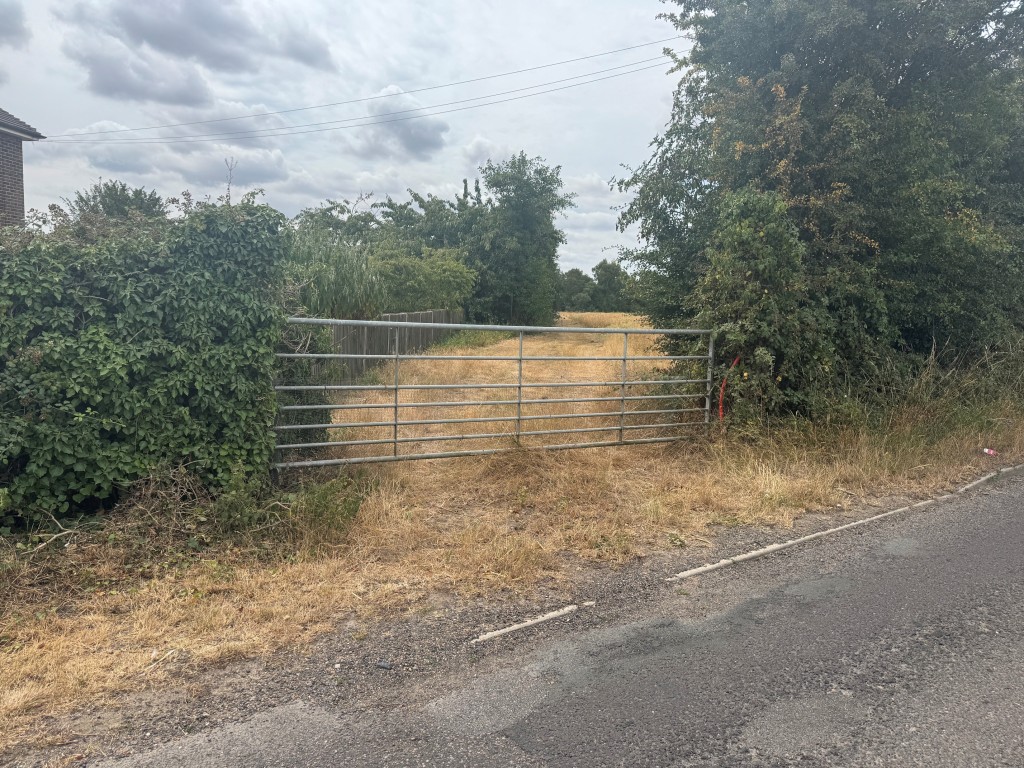 Lot: 61 - APPROXIMATELY FOUR AND A HALF ACRES - Gate to the land